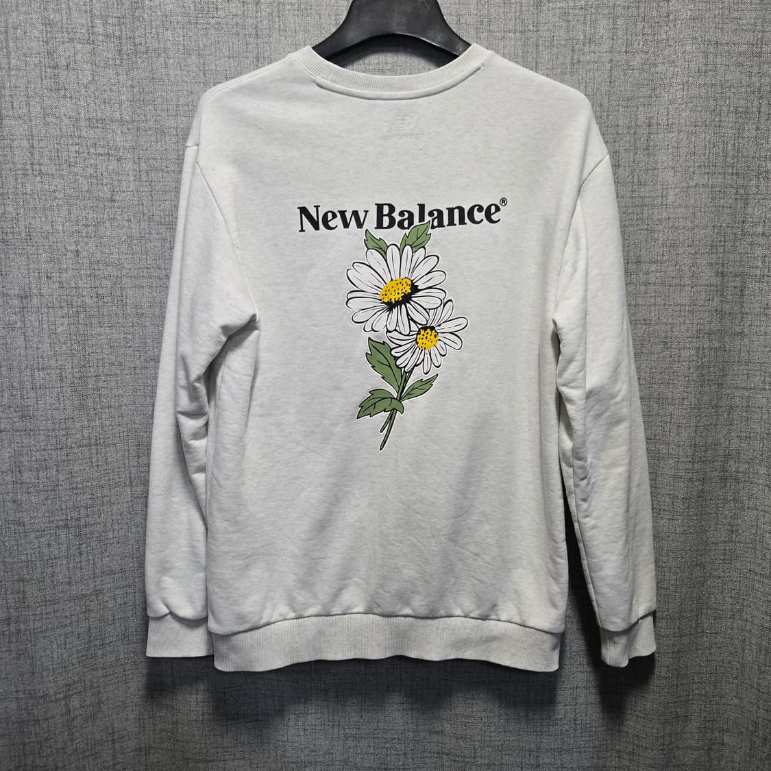 뉴발란스 맨투맨 티셔츠 화이트  상품이미지2