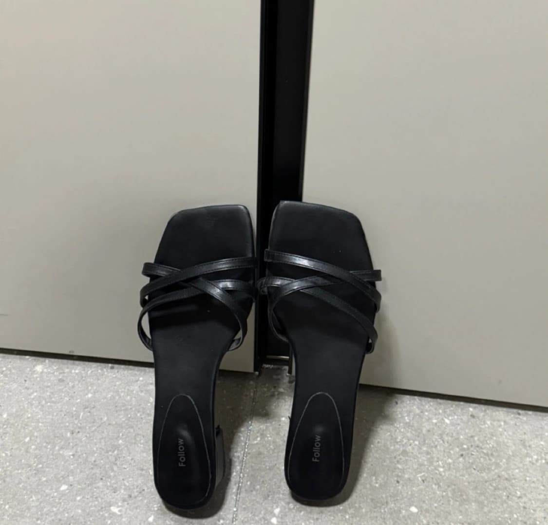 얇은 크로스 검정샌들 상품이미지1