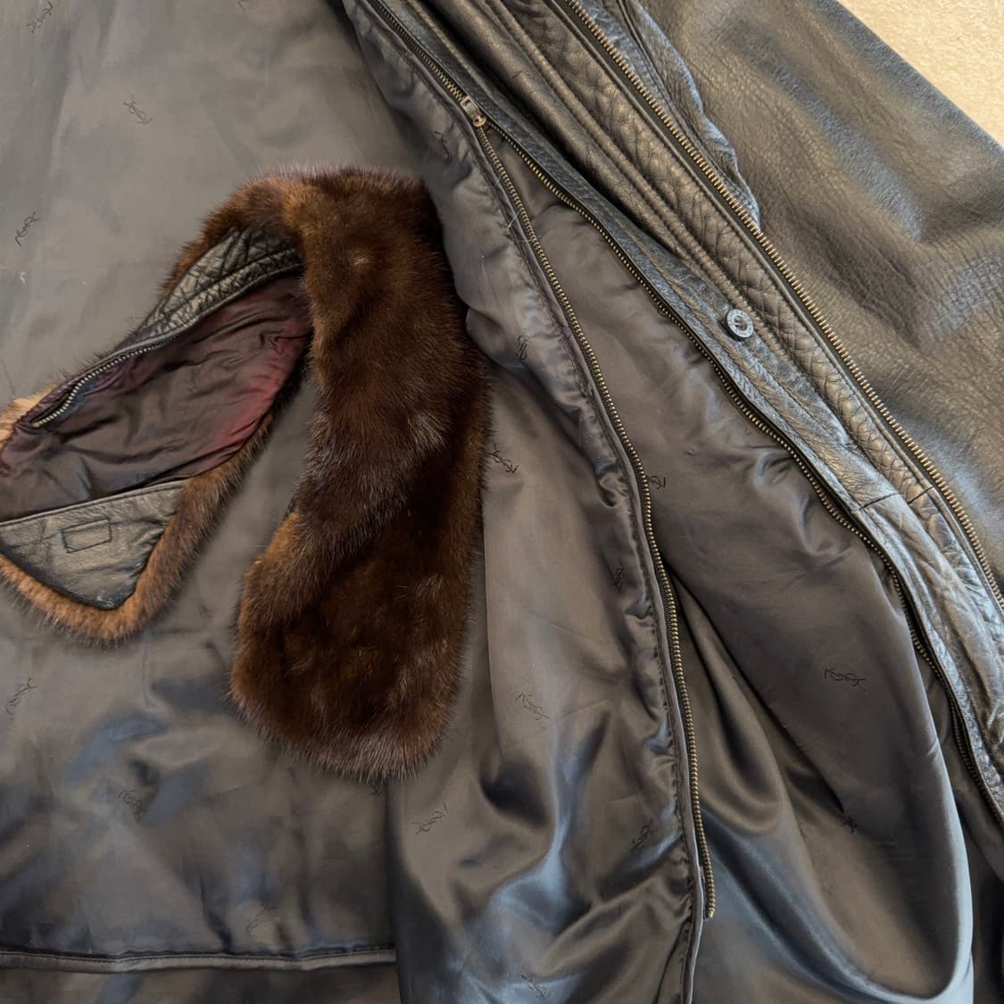 입생로랑 뿌르 옴므 양가죽 하프 자켓 상품이미지5