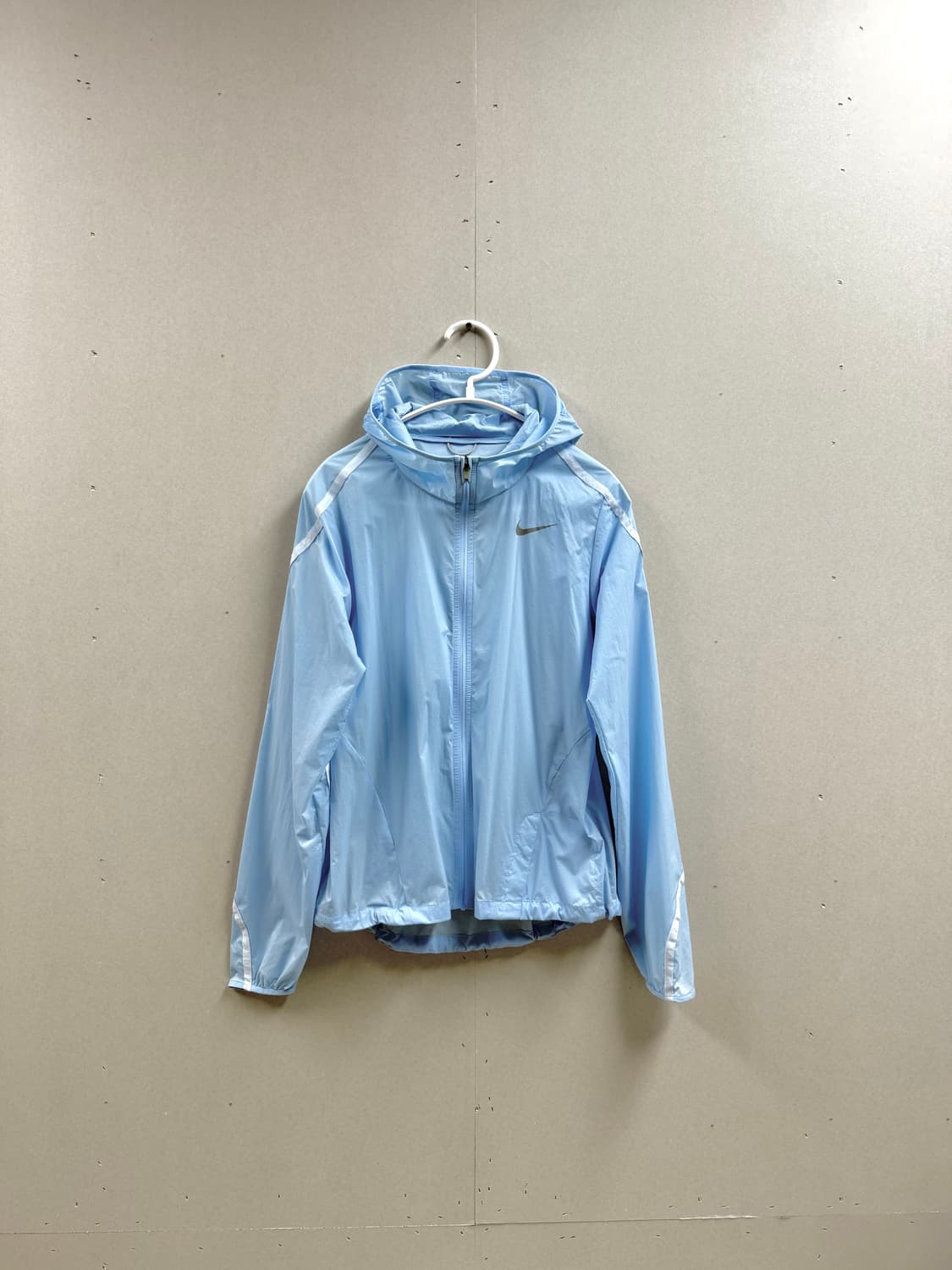 여성 S / 나이키  shield 경량 바람막이 하늘색 상품이미지1
