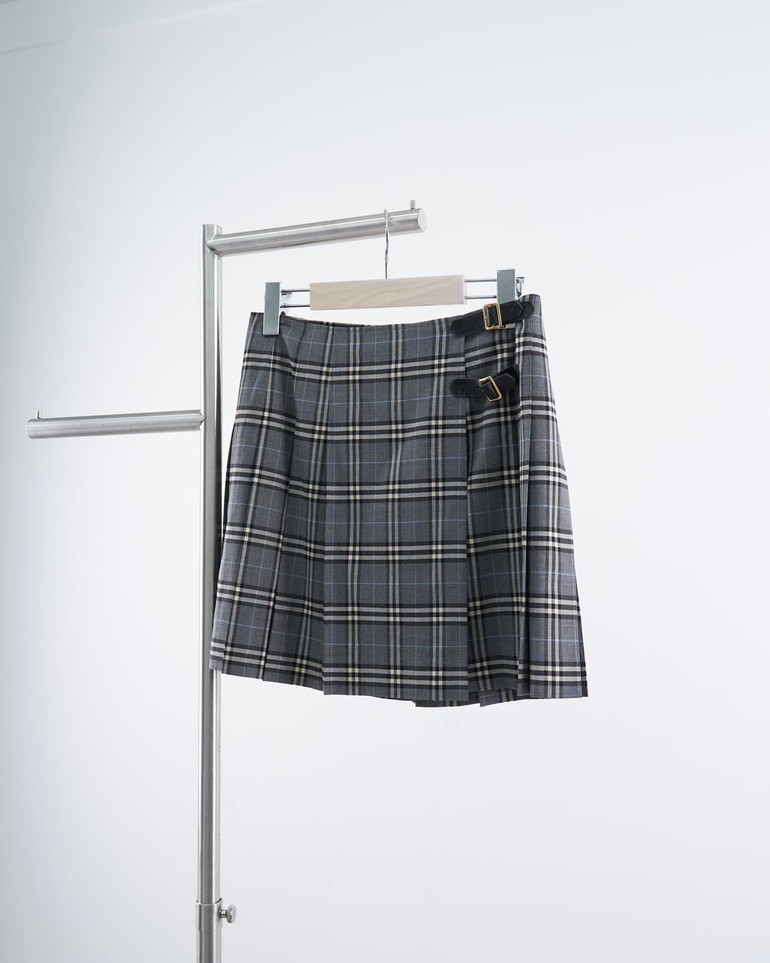 Burberry 블루라벨 노바체크 버클 포인트 숏스커트 상품이미지3