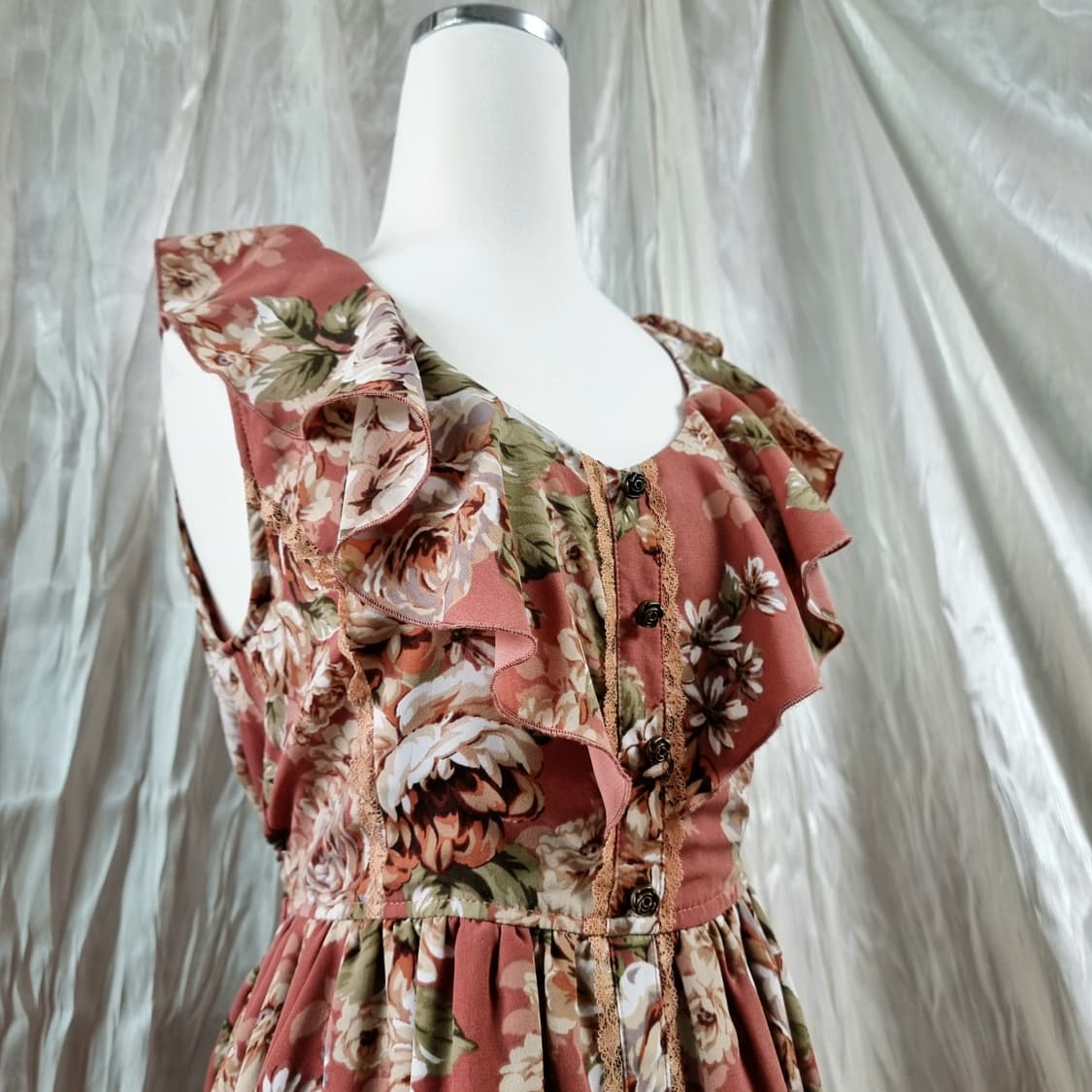 엑시즈팜 원피스 레드브라운 플라워 프릴 미디움 (55) 새상품 상품이미지3