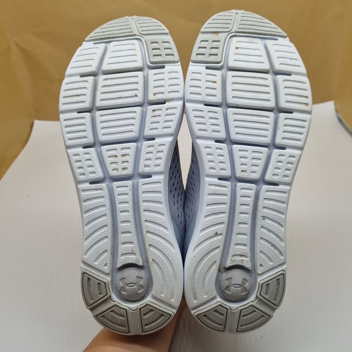 언더아머 차지드 임펄스 남성런닝화275. 상품이미지3