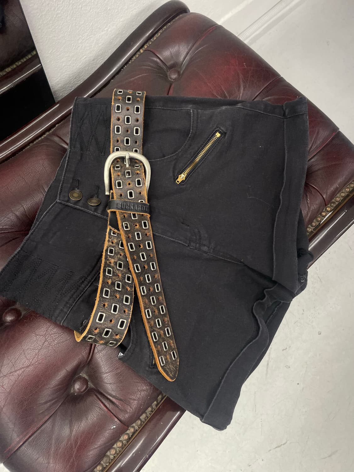 스퀘어 스터드 블랙 에이징 벨트 상품이미지3