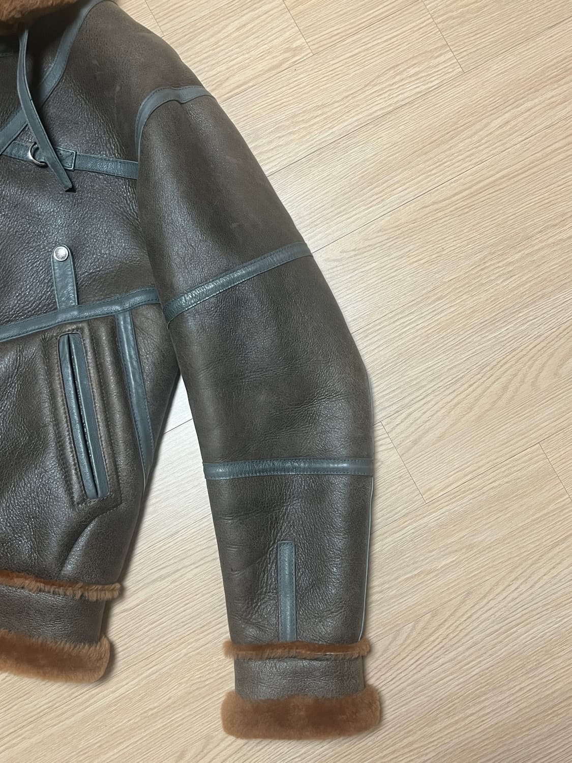 올리브드랩서비스 19fw 에비에이터 자켓 m사이즈 상품이미지2