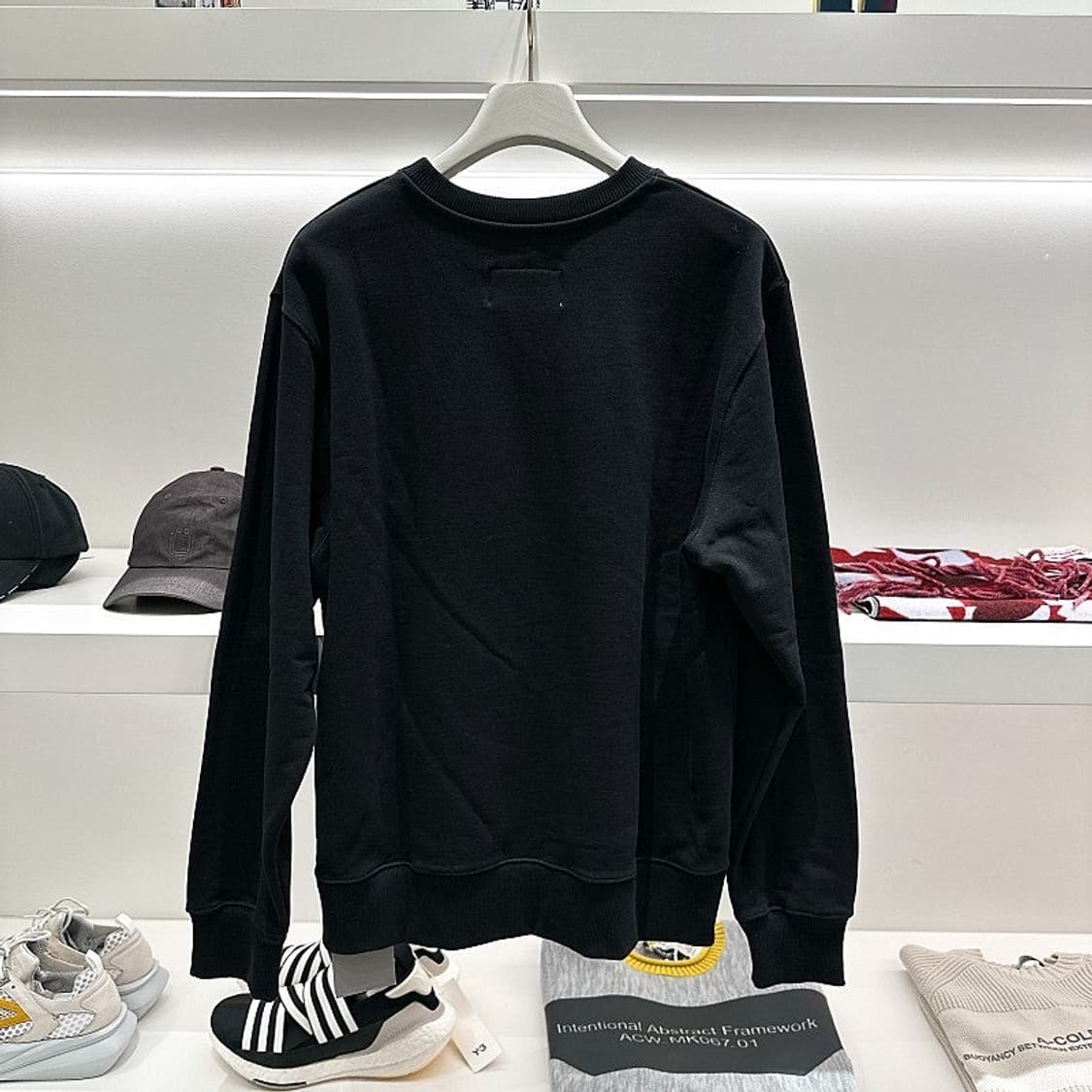 (정품/새상품) 어콜드월 남성 블랙 에센셜 로고 맨투맨 상품이미지2