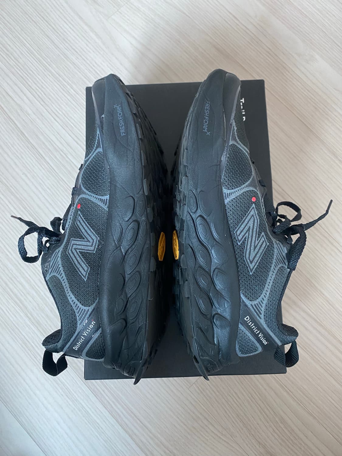 뉴발란스 디스트릭트비전 이에로 v8 district vision 상품이미지3