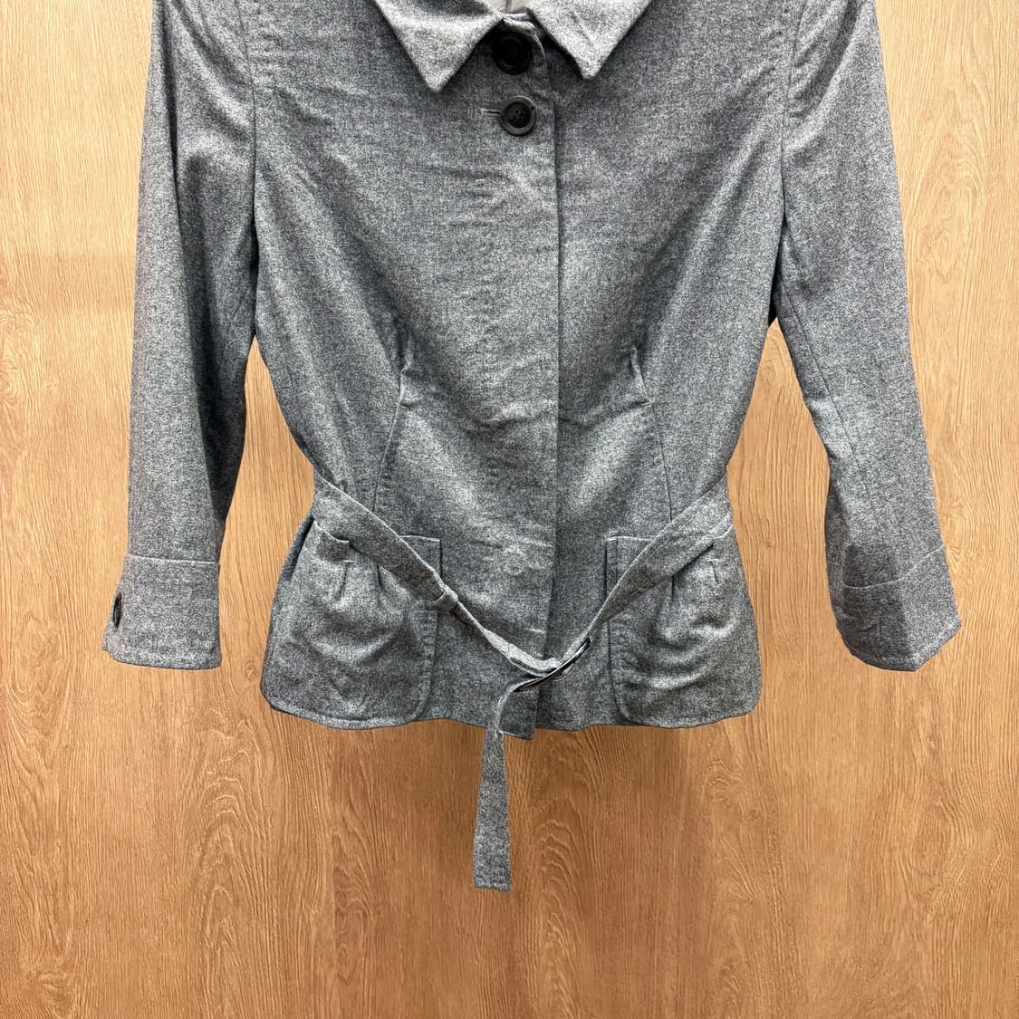 휴고 보스 카라넥 긴팔 자켓 투버튼 허리 원 턱 벨트 디테일 그레이 상품이미지5