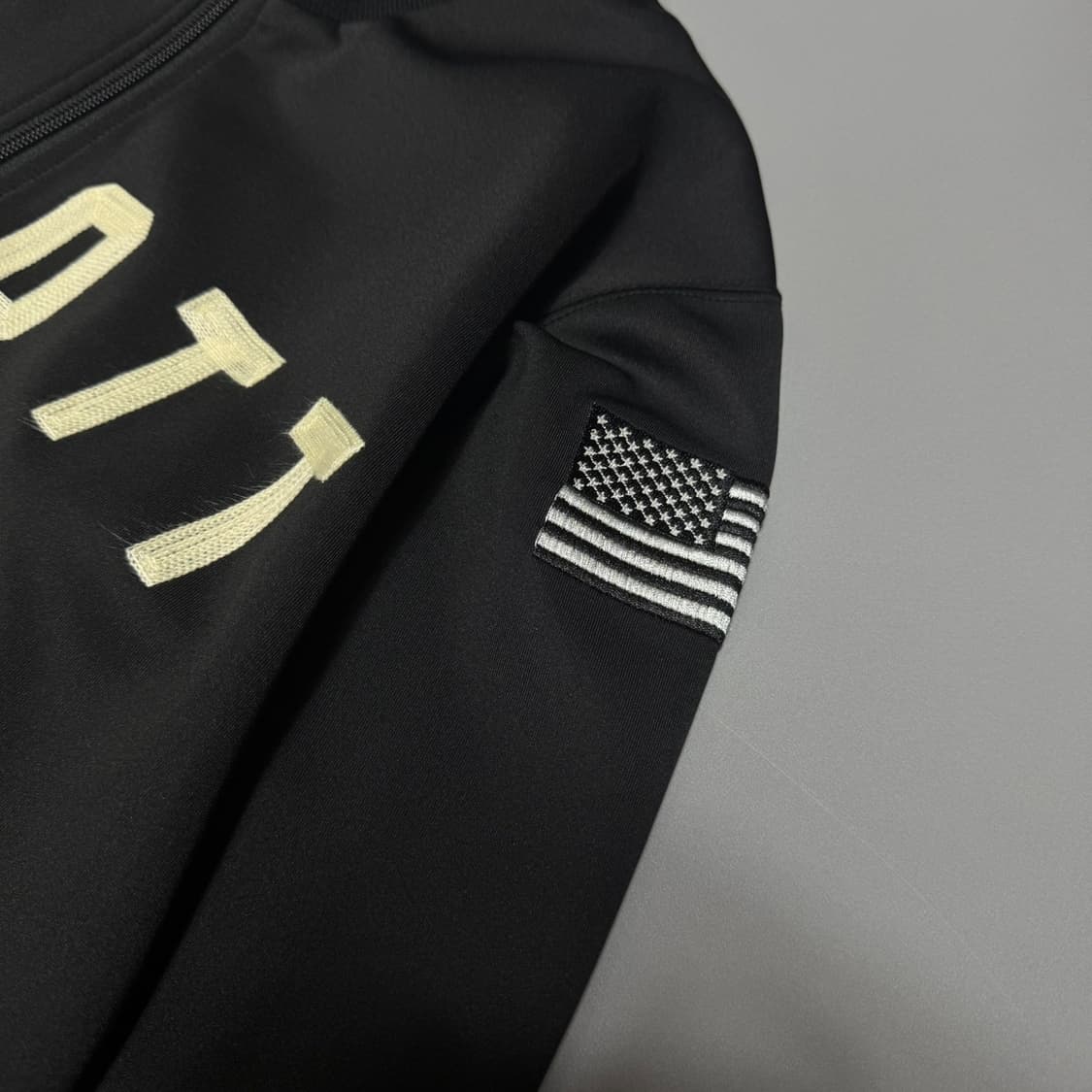 쇼트(Schott) 블랙컬러 양면 자수로고 폴리에스터 하이넥 트랙탑 자켓 상품이미지5