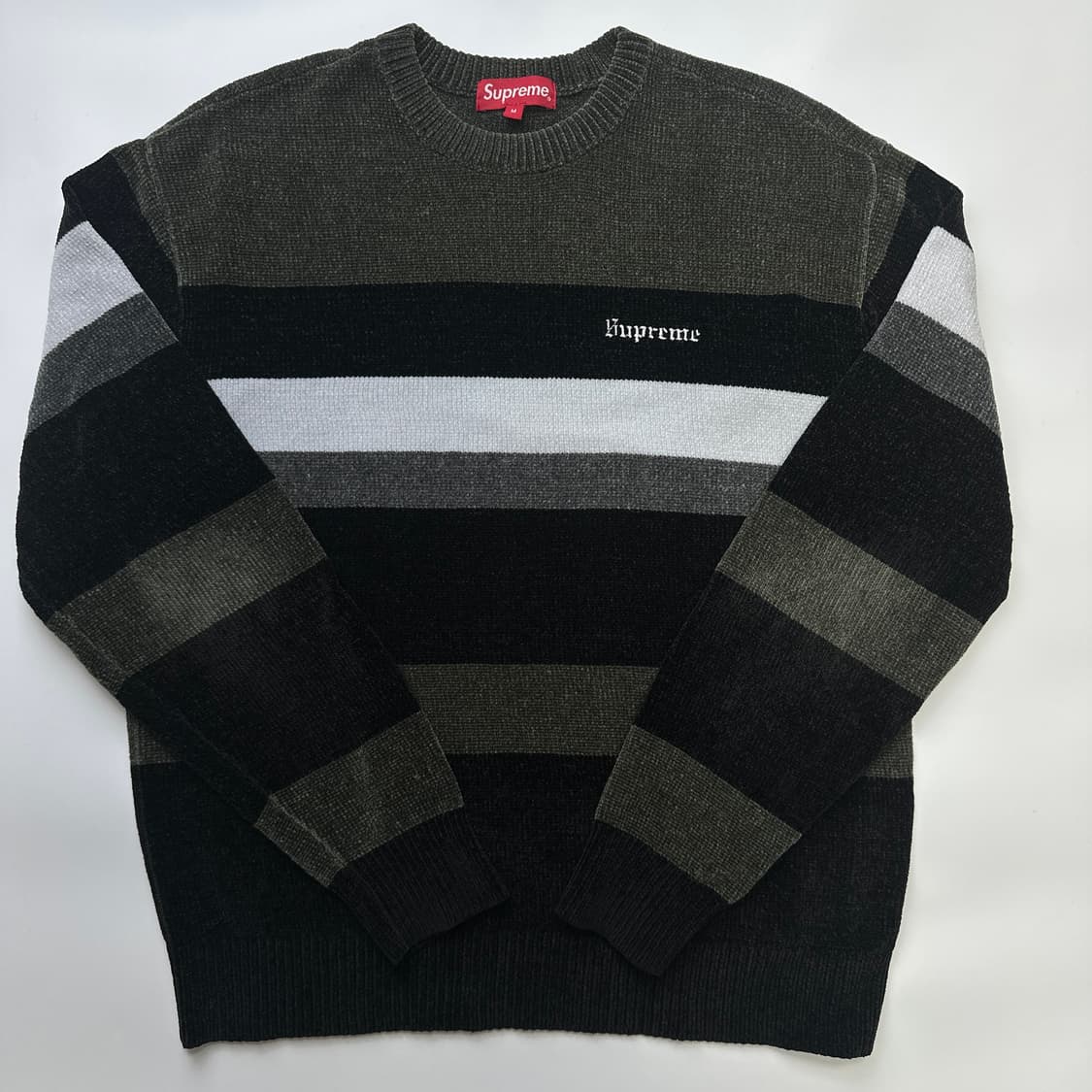 SUPREME 18FW Chenille Sweater 슈프림 니트 상품이미지1