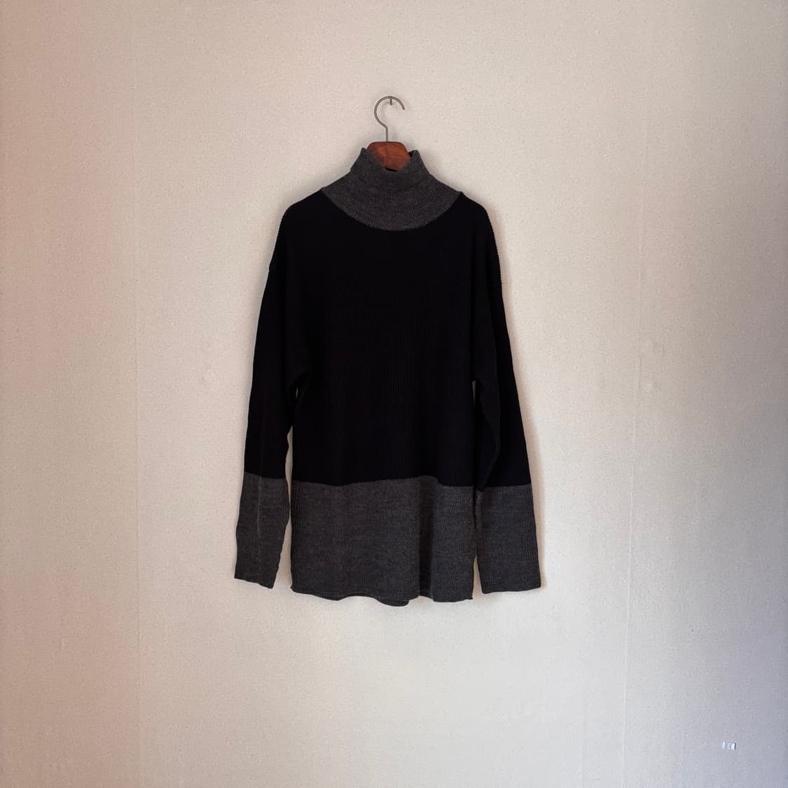 마시모 터틀넥 니트 투톤 블랙 여성 루즈핏 빅사이즈  상품이미지8