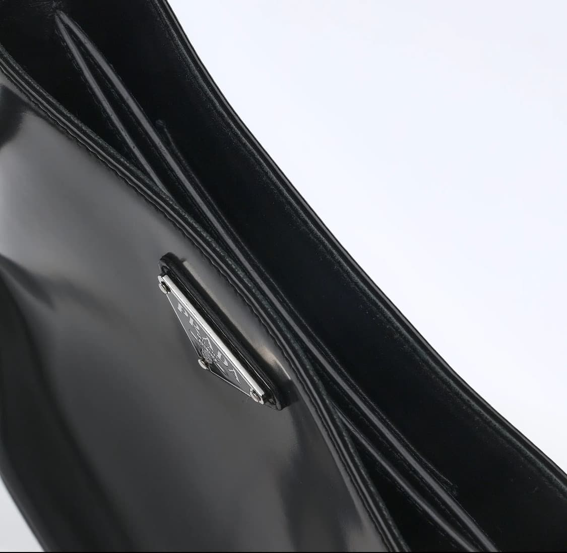 [S급] 프라다 브러쉬드 버킷백 미니 판매합니다!!! 상품이미지7