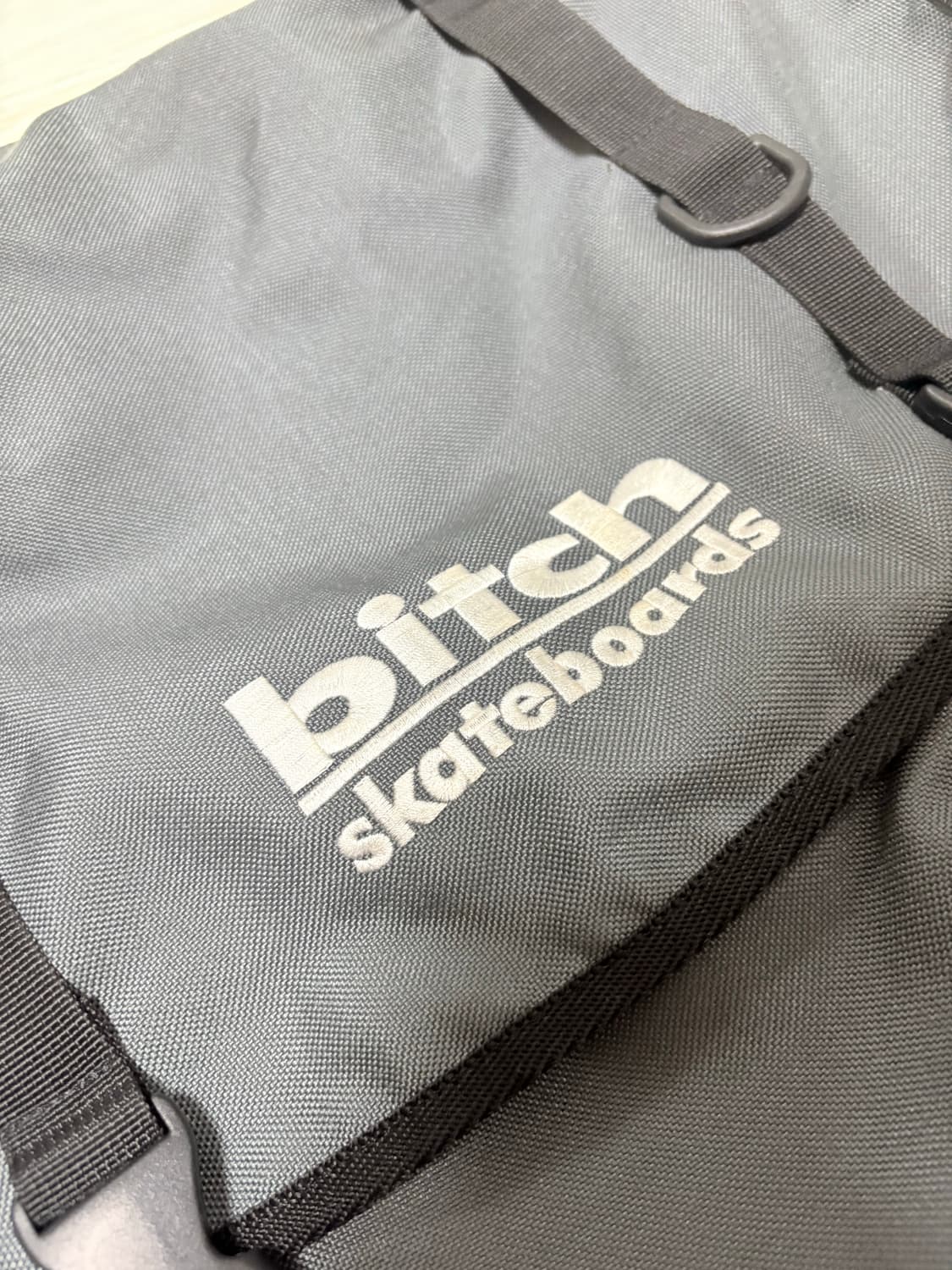 Bitch stateboards 비치스케이트보드 크로스백 상품이미지2