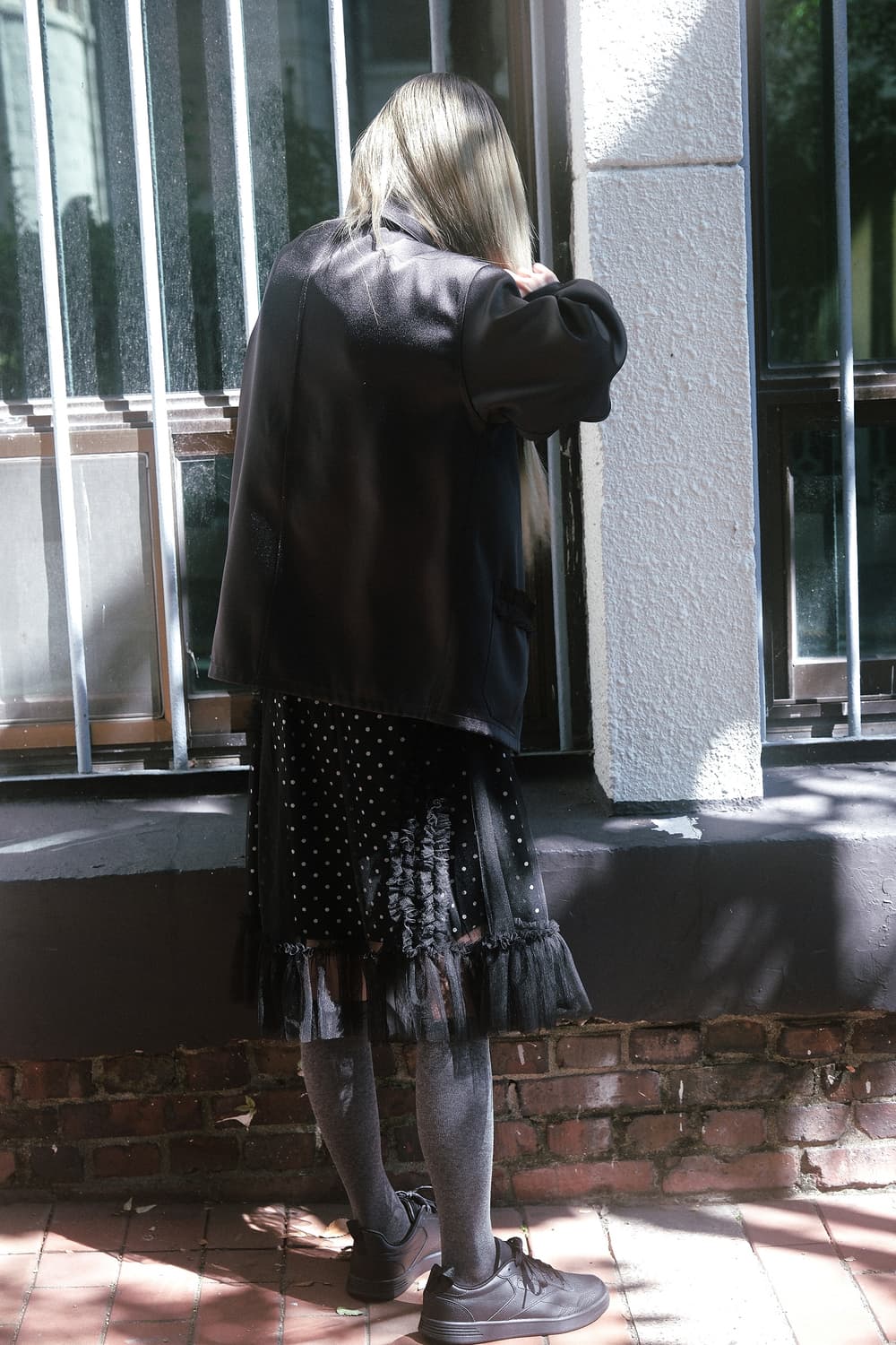 생긴스튜디오 밴딩 러플 샤 도트 스커트 블랙 상품이미지5