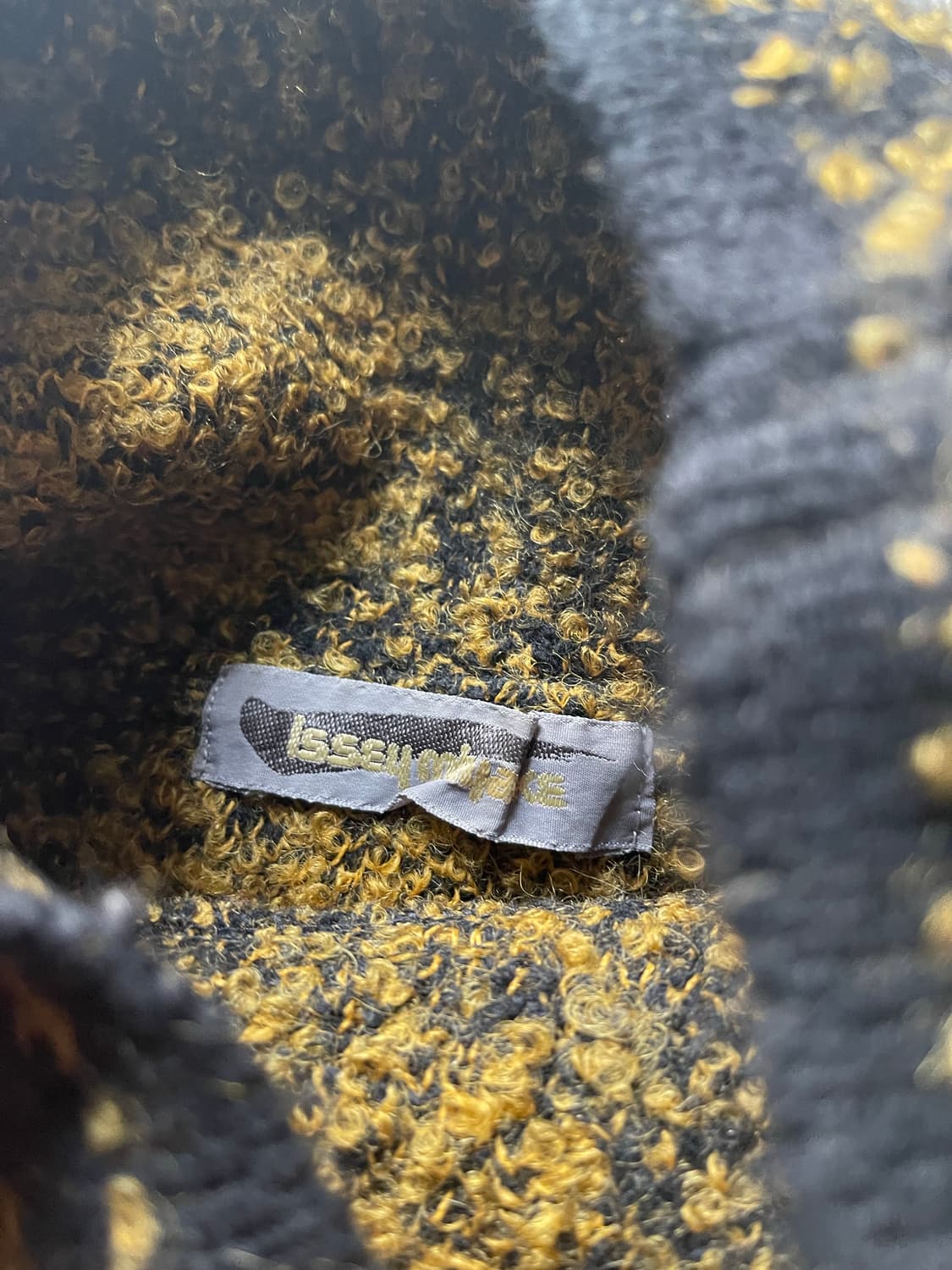 이세이미야케 골드 도트 니트 블랙 상품이미지2