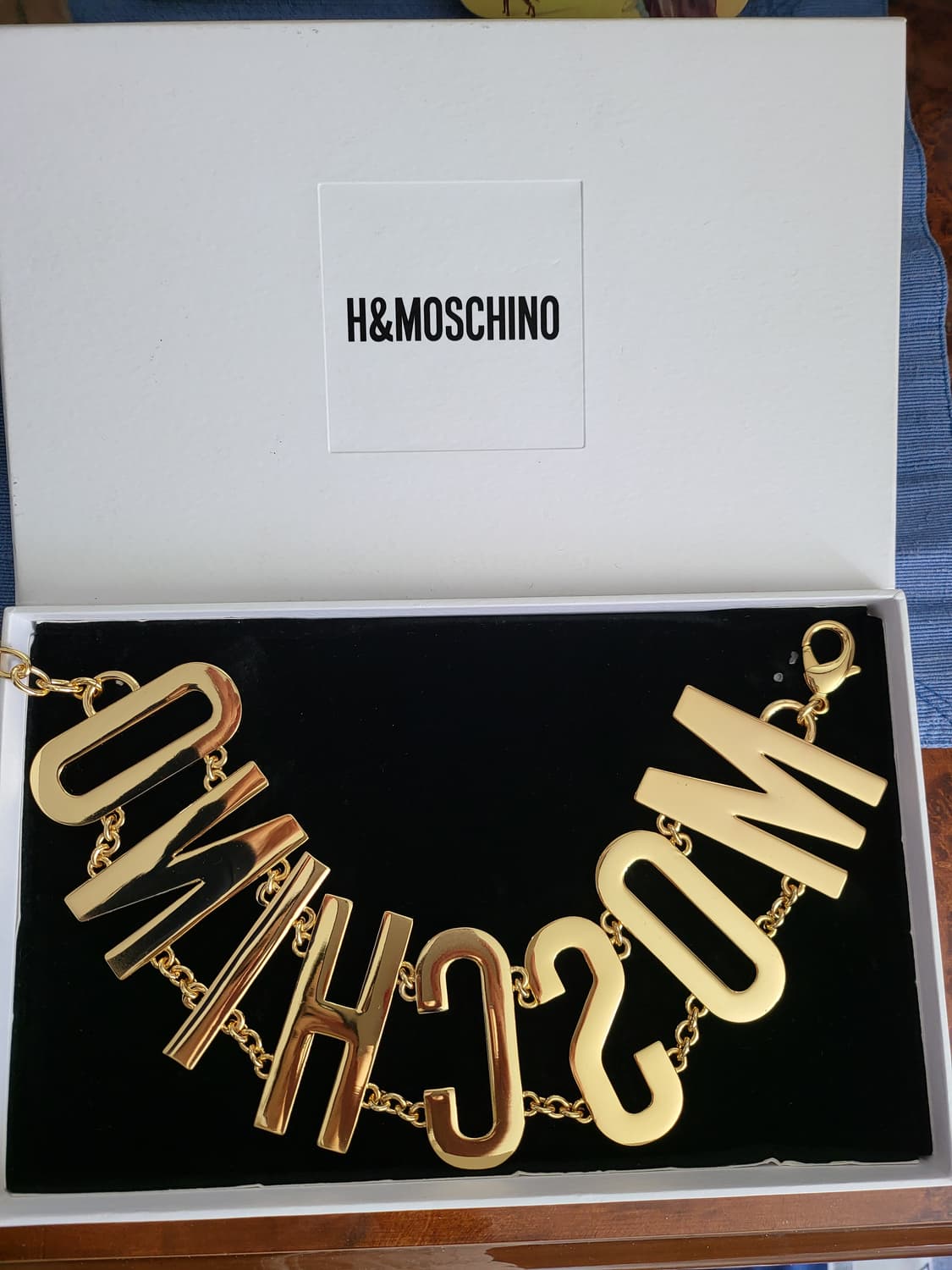박스채 새상 모스키노  로고 초커  상품이미지1
