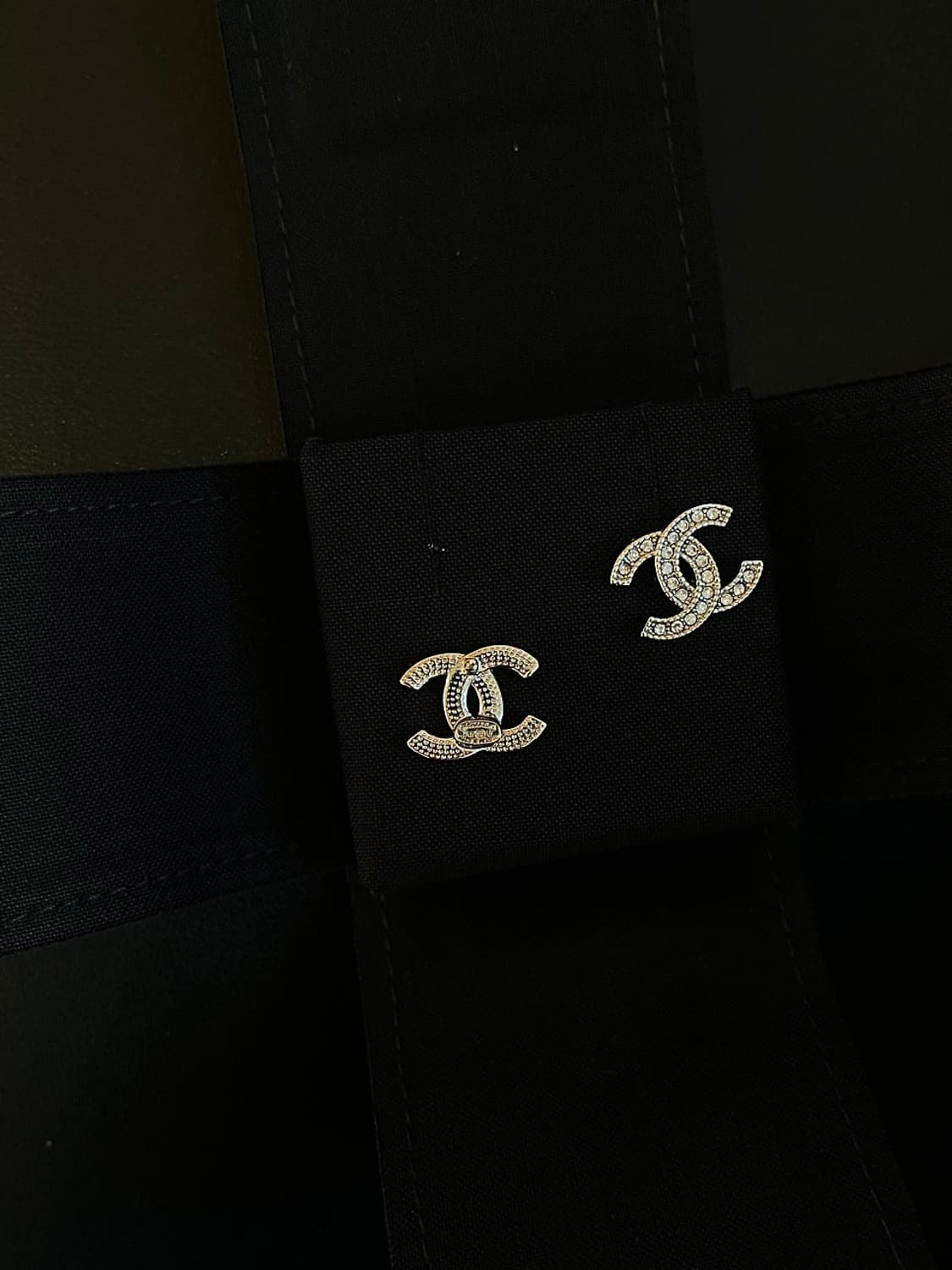 샤넬 클래식 CC 크리스탈 업사이클링 귀걸이 상품이미지3