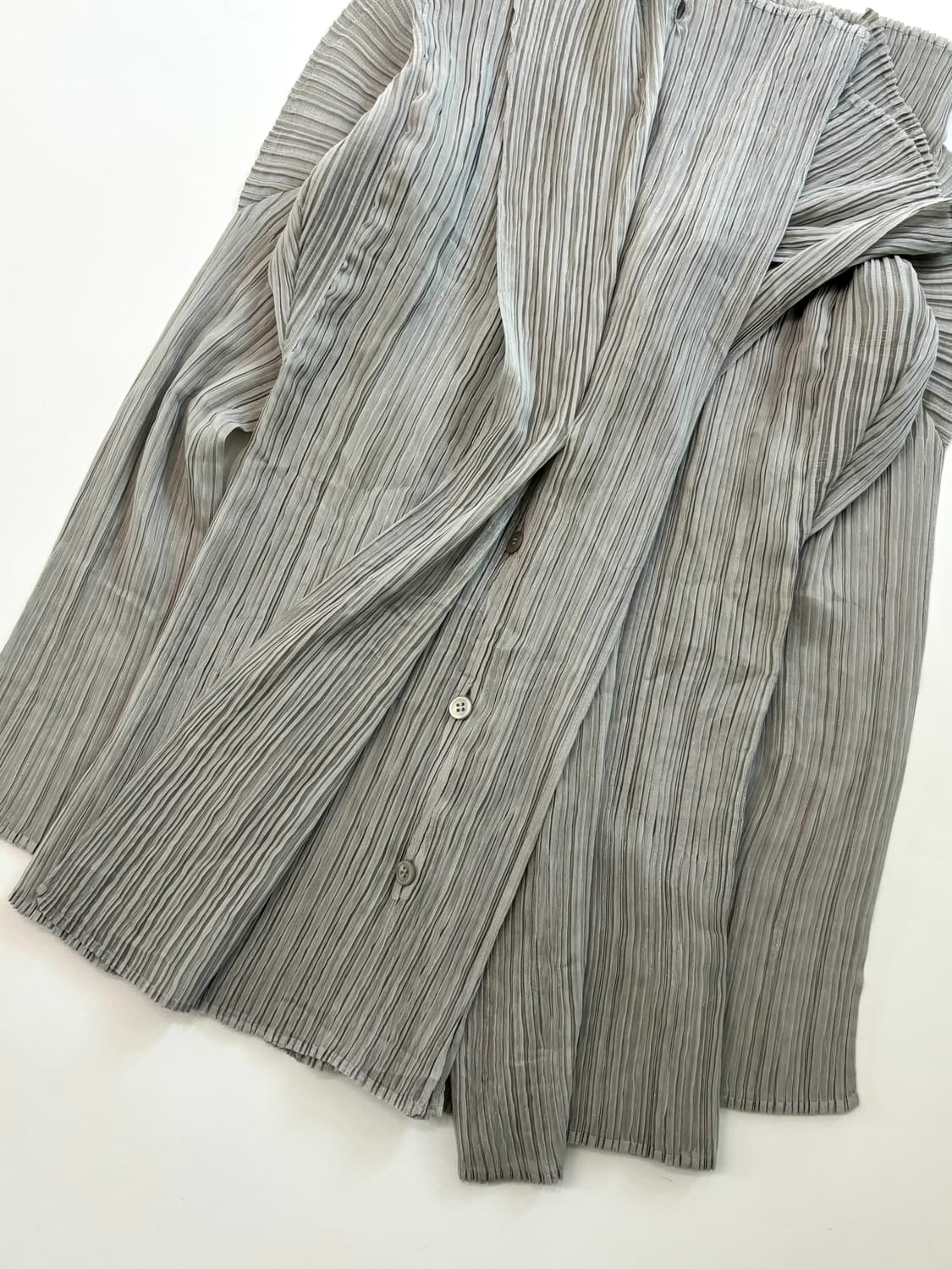 Issey Miyake 이세이미야케 라이트그레이 플리츠 가디건 상품이미지5