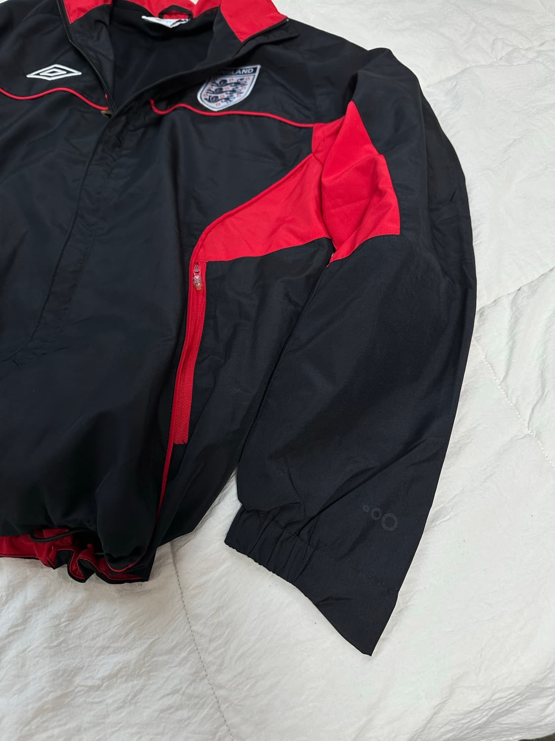엄브로   잉글랜드 국대 바람막이 라지  상품이미지5