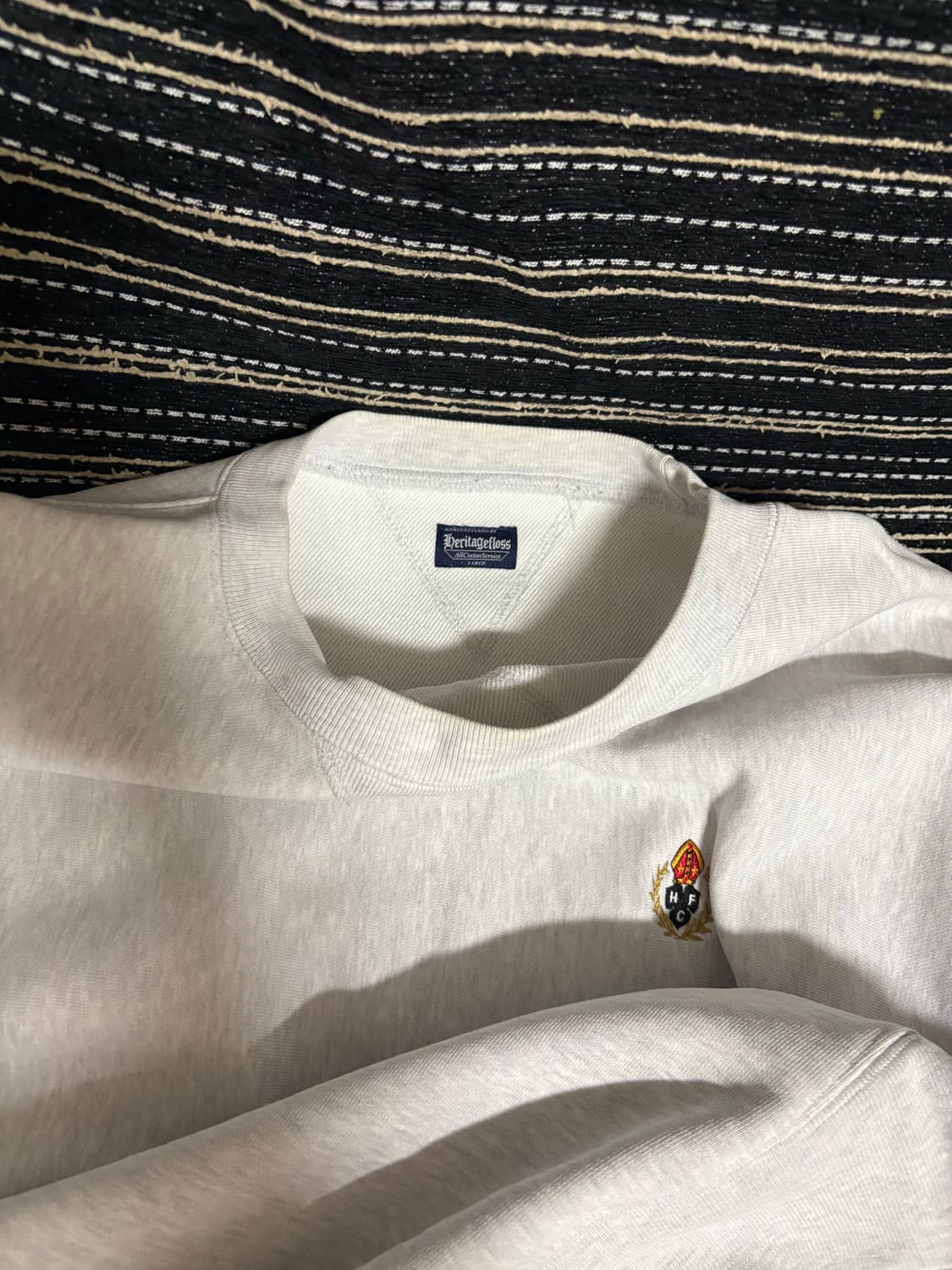 헤리티지플로스 HFC CREST 221 REVERSE CREWNECK 상품이미지3