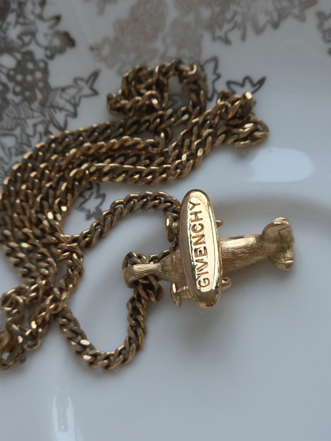 지방시 금장 Givenchy 로고 비행기 목걸이 상품이미지5