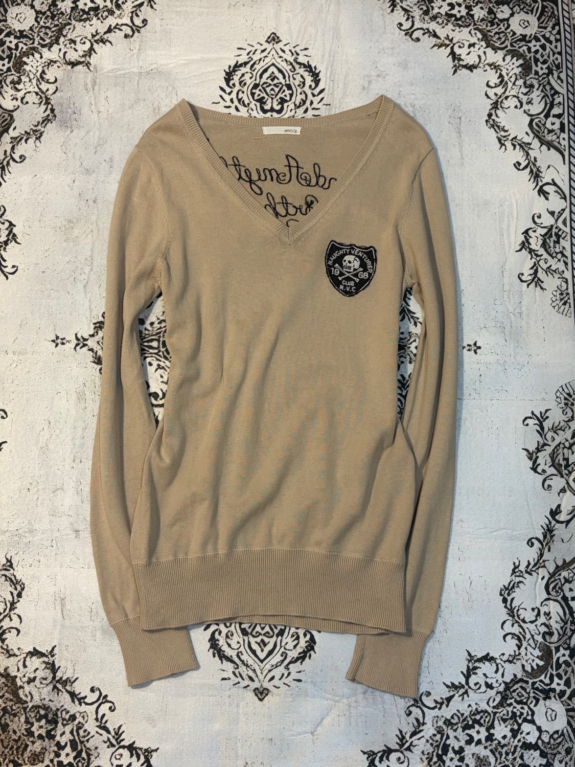 Japanese V-neck skull patch knit 상품이미지1