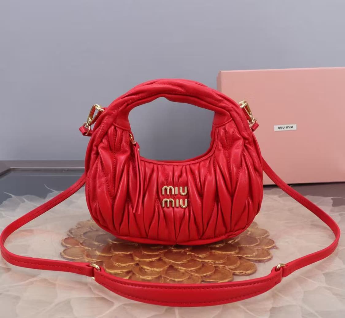 미우 미우 완더 마테라쎄 나파 가죽 호보 미니백 레드 상품이미지6