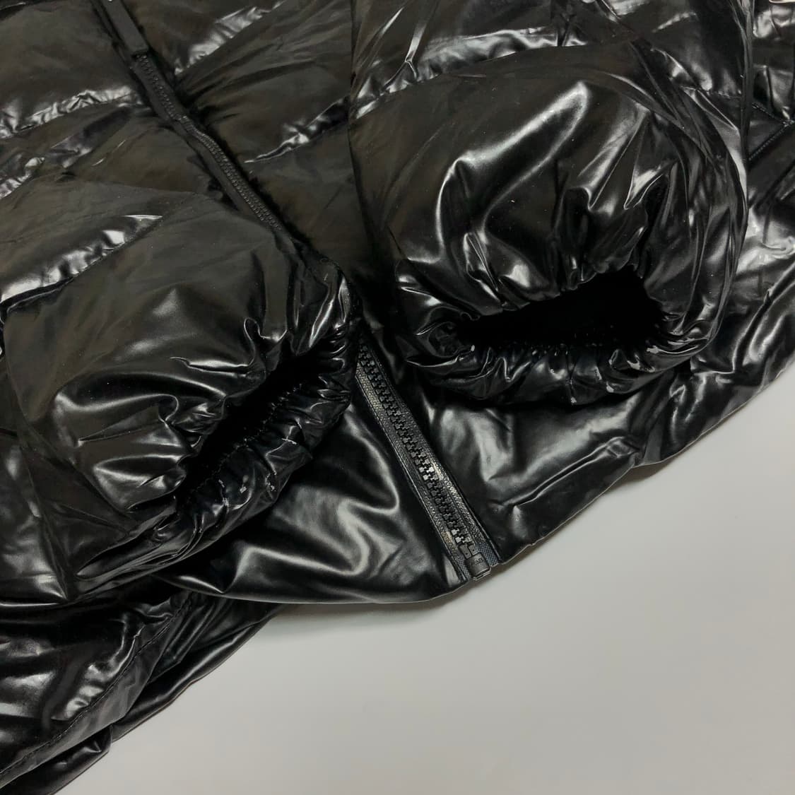 아디다스 유광 숏 패딩 L 상품이미지6