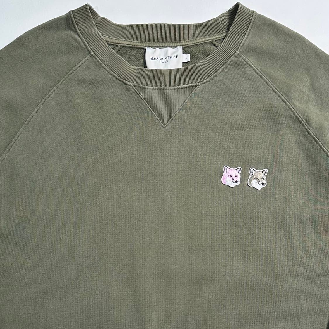 메종키츠네 더블폭스헤드 카키 맨투맨 상품이미지2