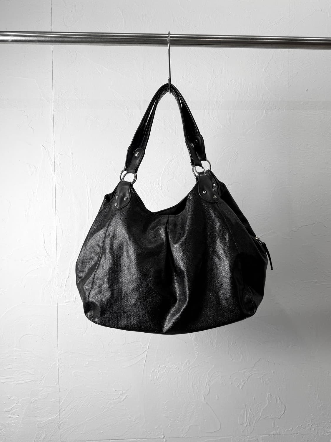 JPN 글로시 레더 호보백 상품이미지6