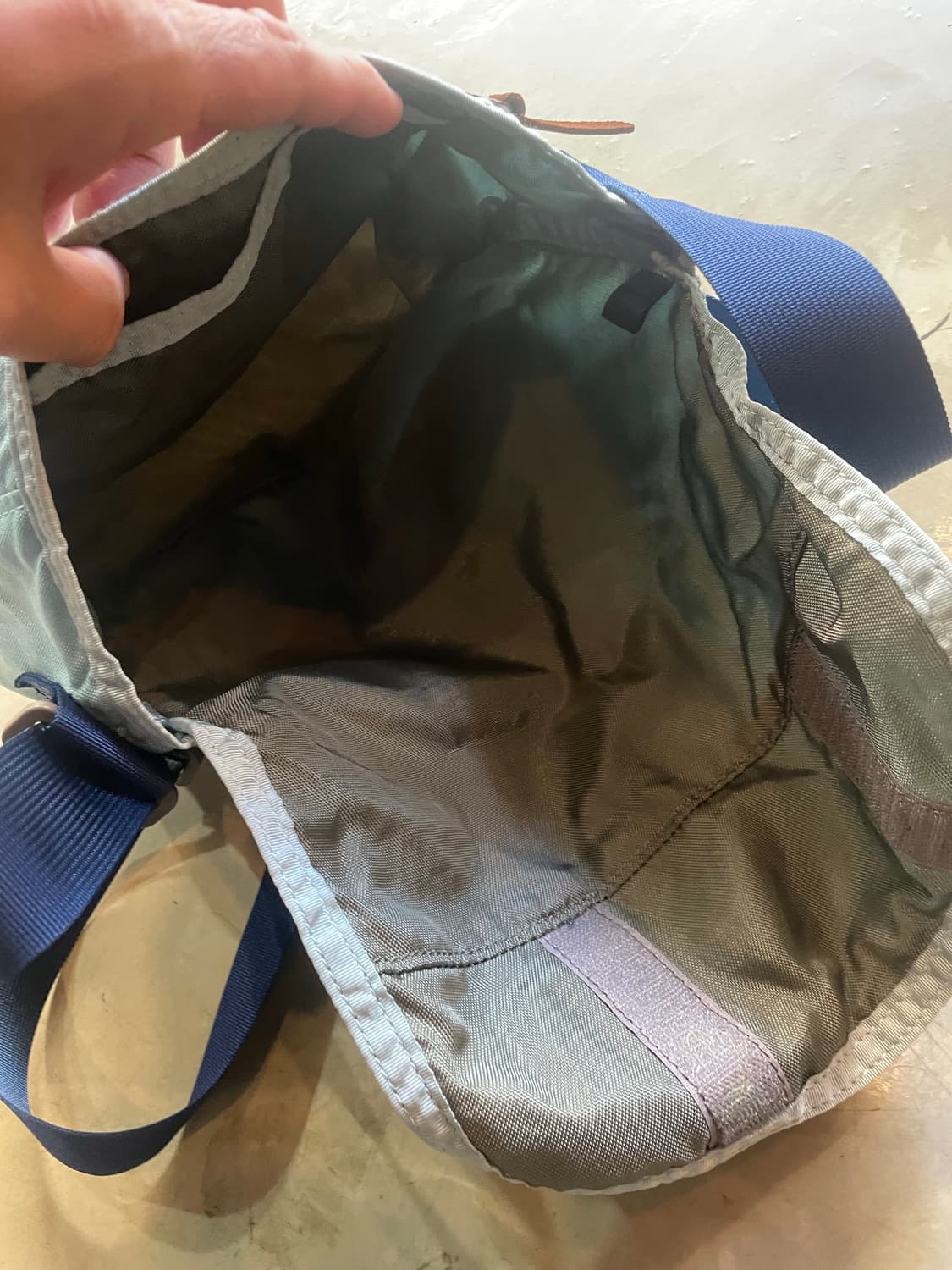 구형 그레고리 크로스백  상품이미지7