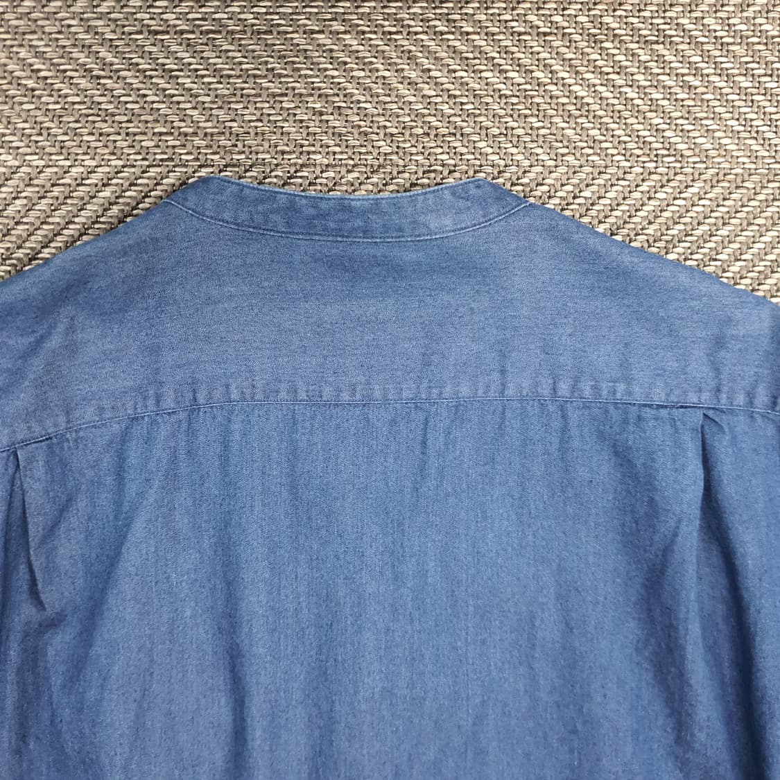 유니클로 헨리넥 데님 셔츠 남자105 상품이미지5