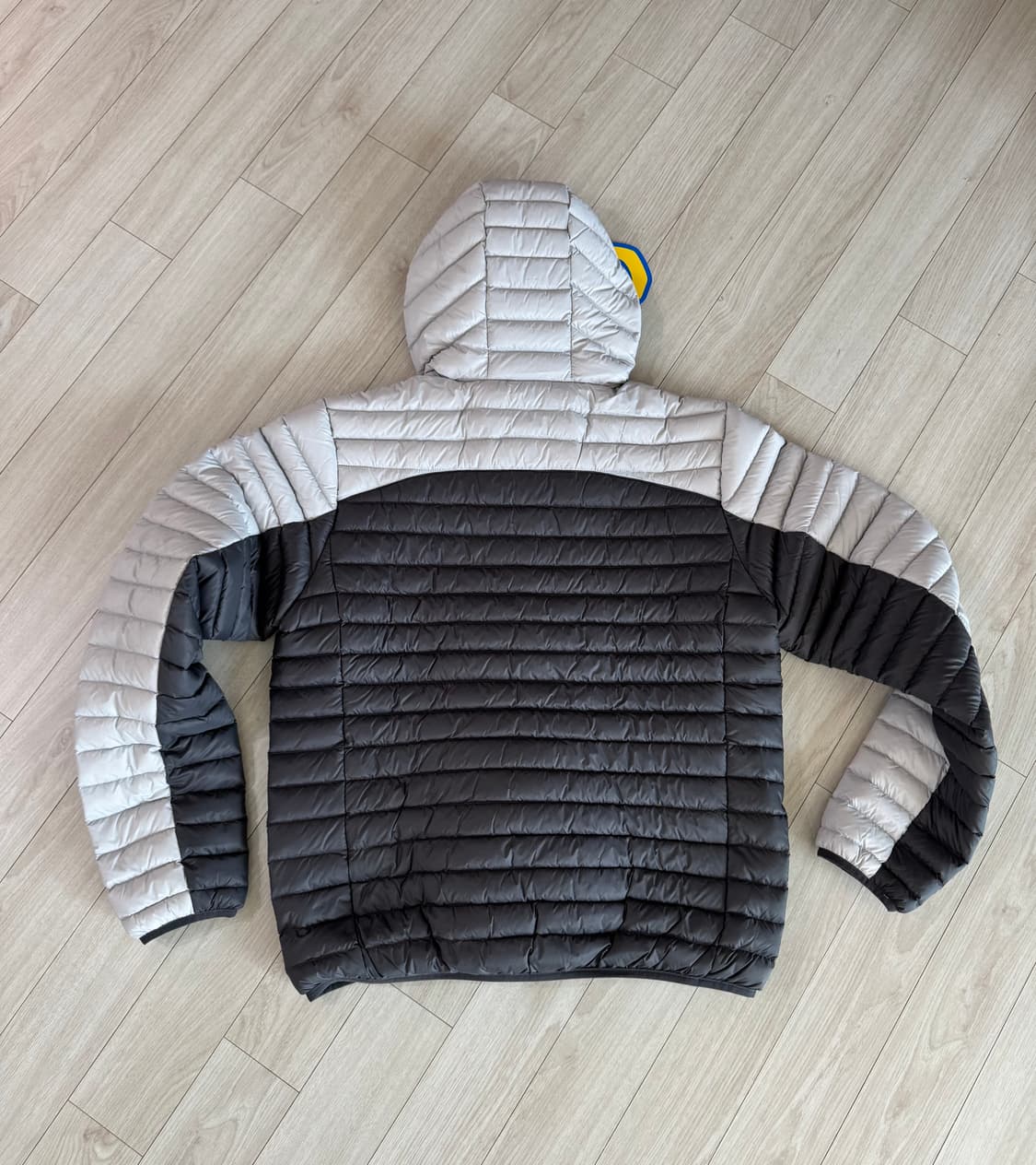 오스트리야 경량패딩 XL 새싱품 상품이미지3