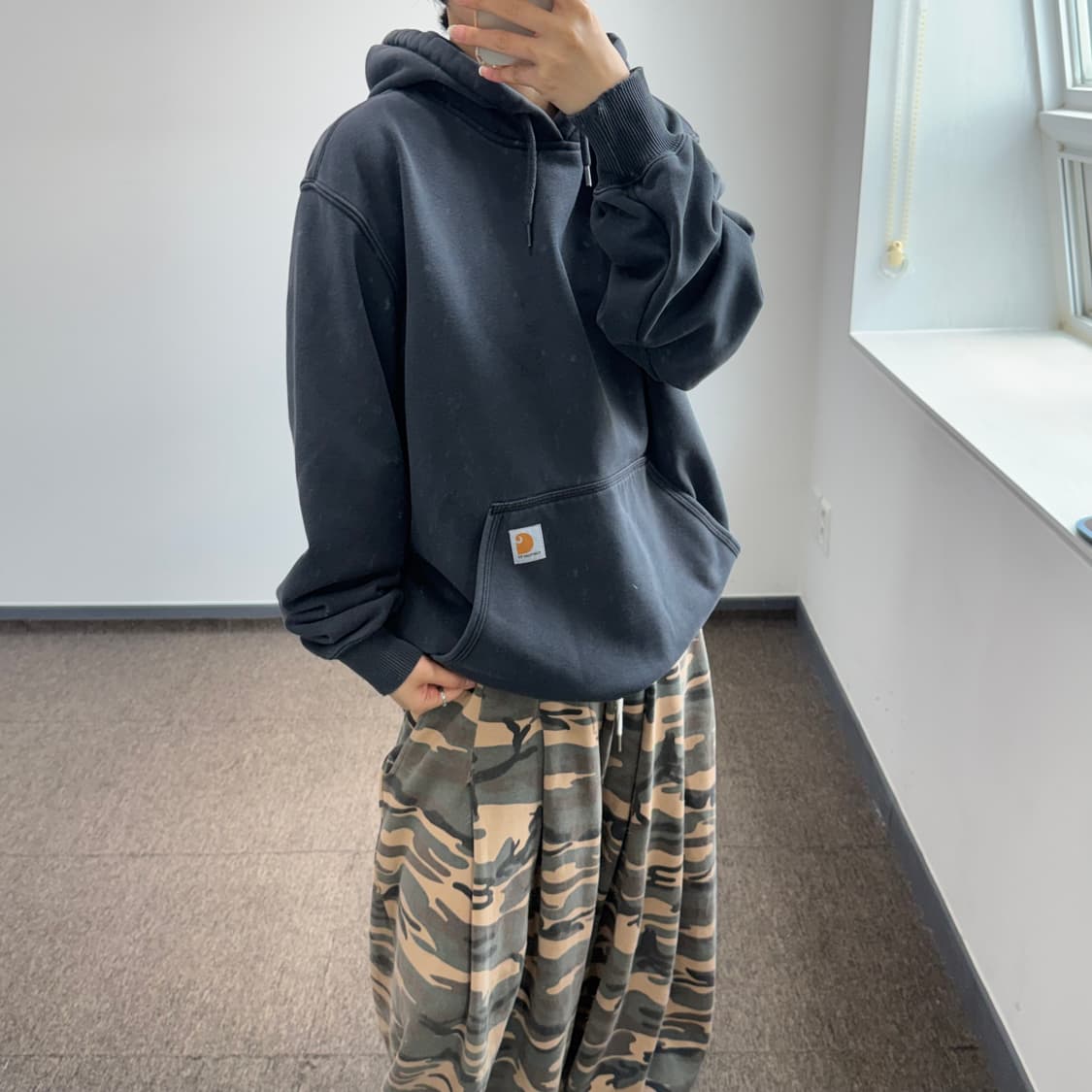 Carhartt 칼하트 차콜 후드티 상품이미지2