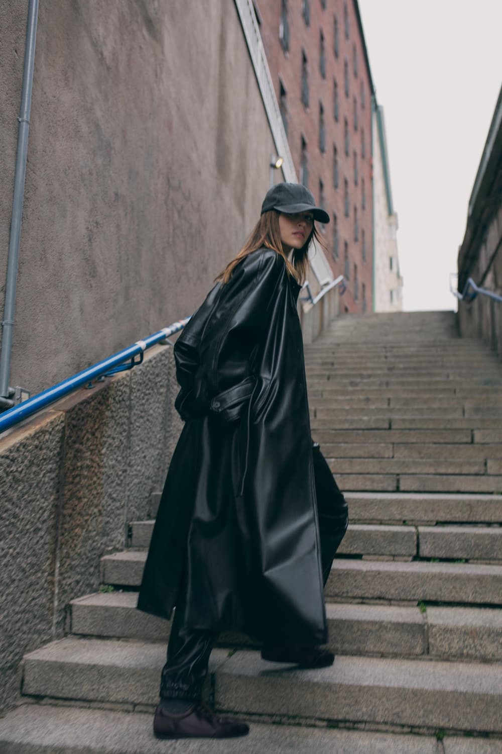 자라 레더 트렌치코트 블랙 상품이미지4