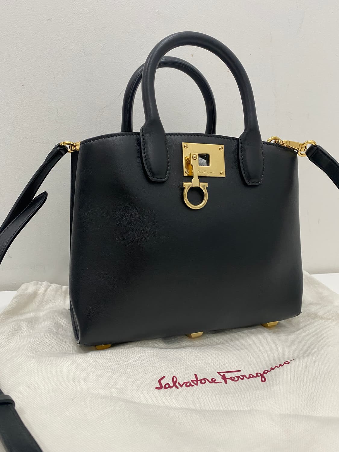 페라가모 스몰 스튜디오백 블랙 상품이미지2