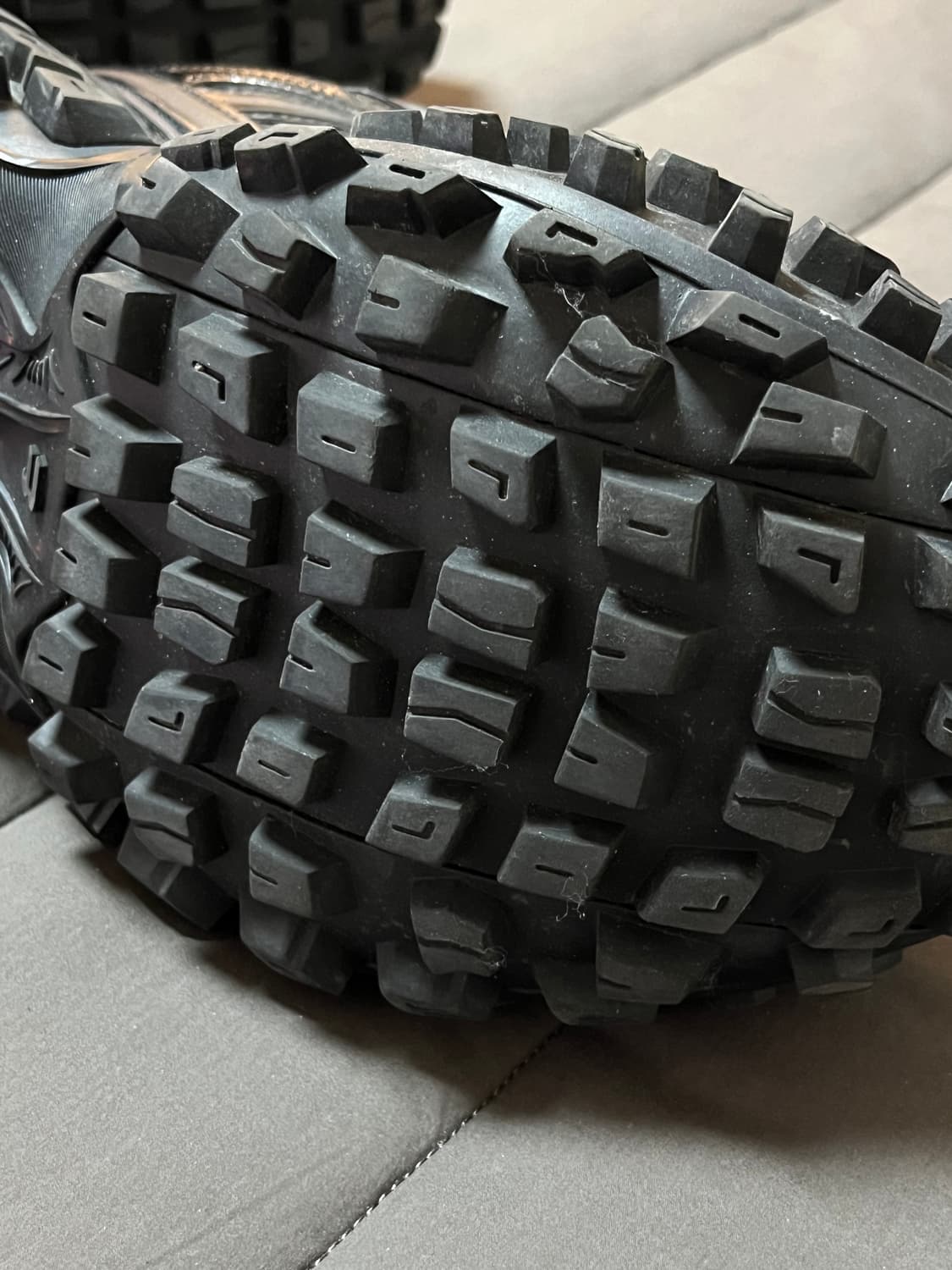 발렌시아가 디펜더  상품이미지9