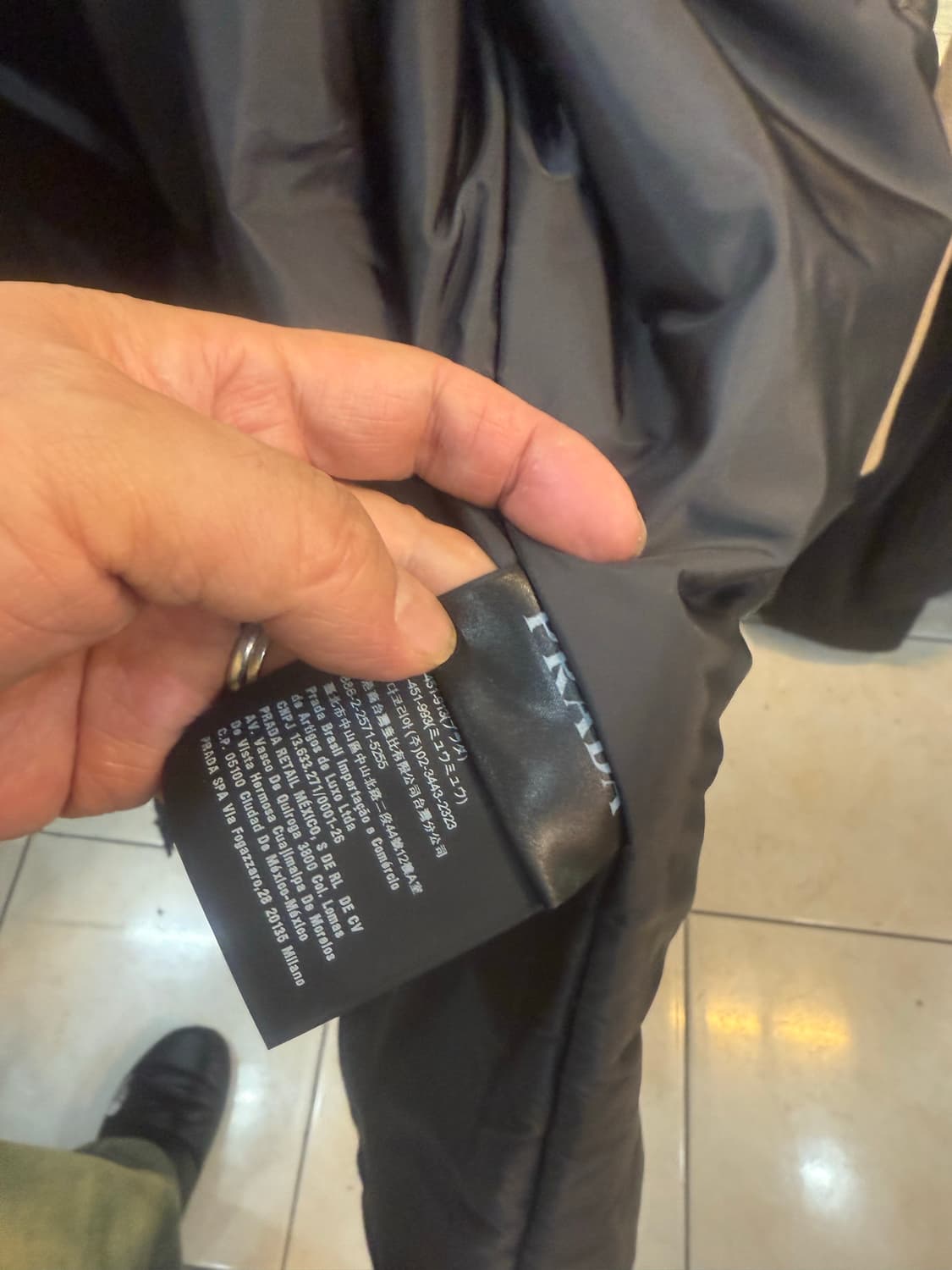 56/105-110 정품 프라다 경량패딩 팝니다 상품이미지6