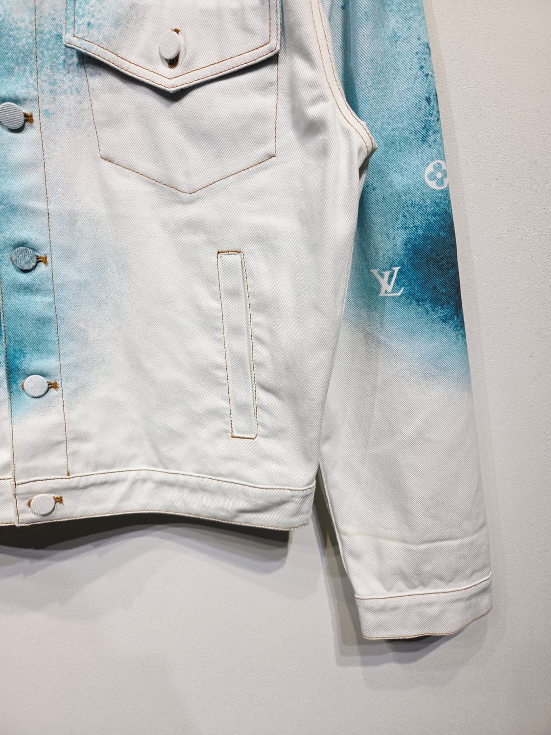 루이비통 모노그램 스프레이 데님 트러커 자켓 상품이미지5