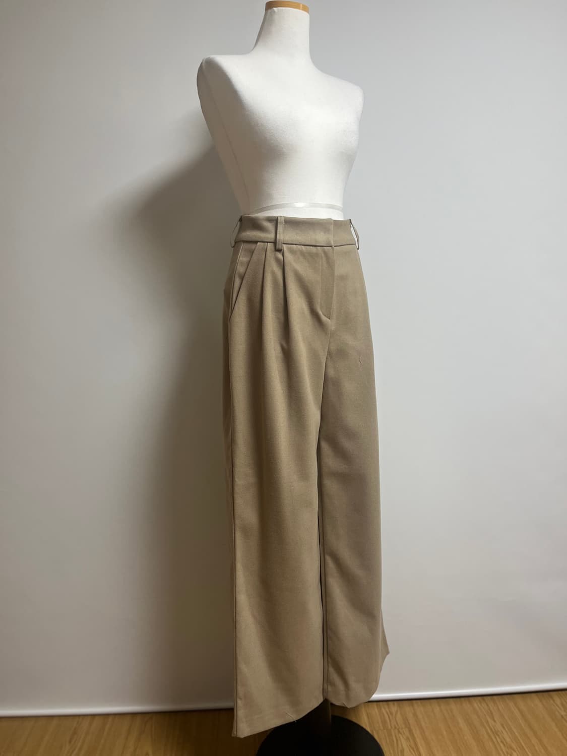 [새상품] 르베이스먼트 핀턱 슬랙스 상품이미지4