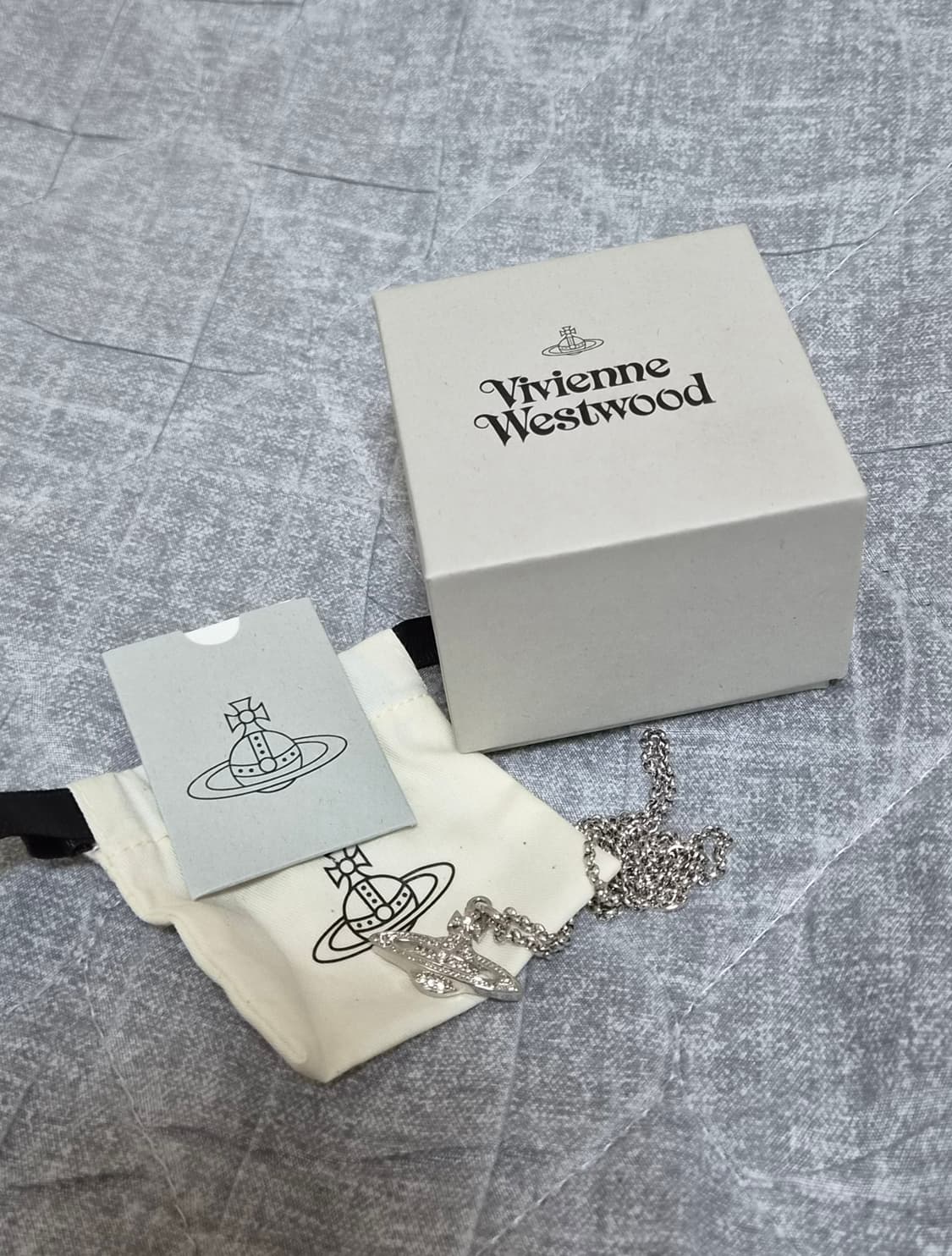 비비안 웨스트우드 미니 바스 릴리프 목걸이 상품이미지1