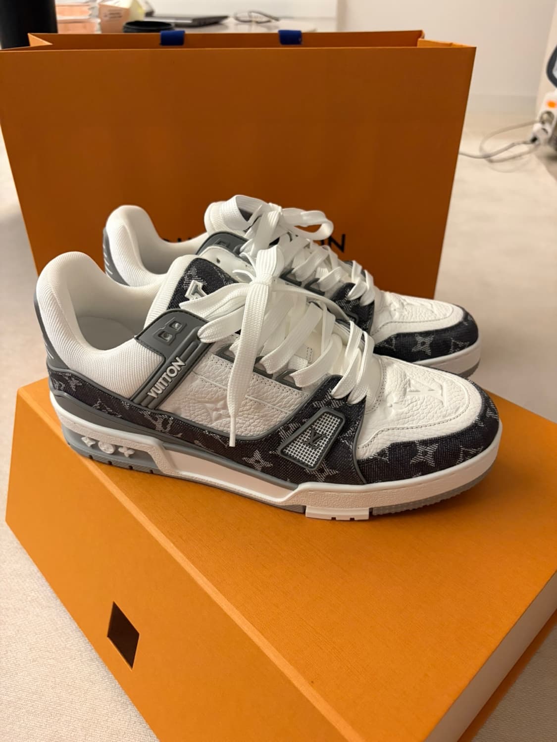 루이비통 LV트레이너 스니커즈 255새상품 상품이미지2