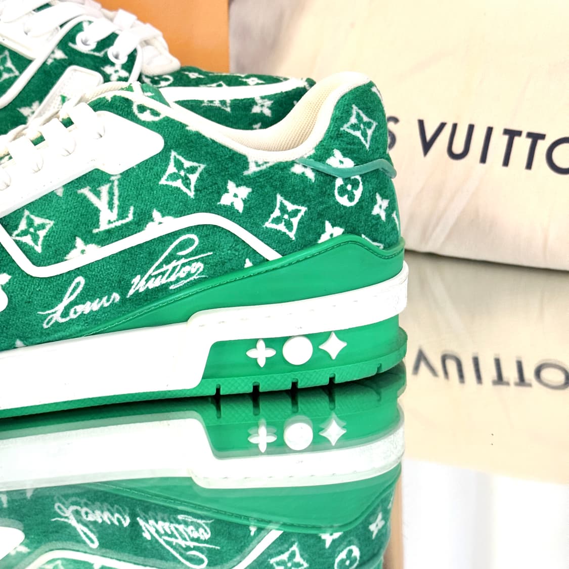 (260) 루이비통 벨벳 트레이너 스니커즈 그린 상품이미지6
