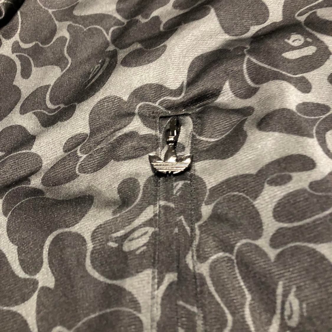 [M] 아디다스 x 베이프 올오버 프린트 트랙 탑 져지 블랙 상품이미지5