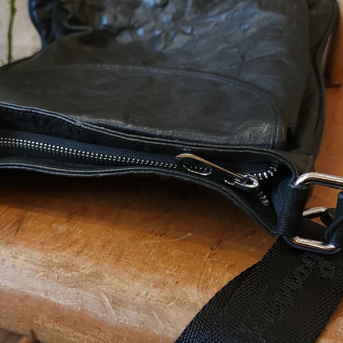 살바토레 페라가모 주름가공 가죽 크로스 백 메신져백 상품이미지7