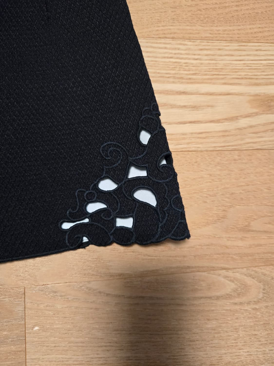 [67/미착용] LINE 라인 레이스 펀칭 반바지 상품이미지3