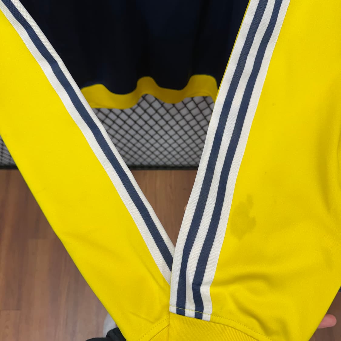 00s 아디다스 미시간 울브스 트랙자켓 전면 로고 포인트 네이비 옐로 상품이미지9