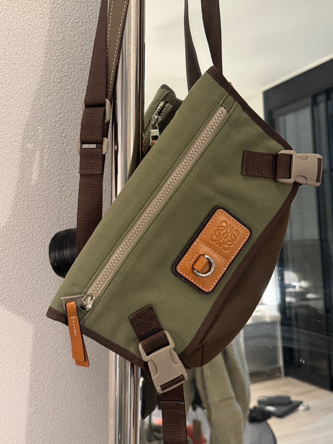 로에베 로고 미니 크로스백 미니백 상품이미지1