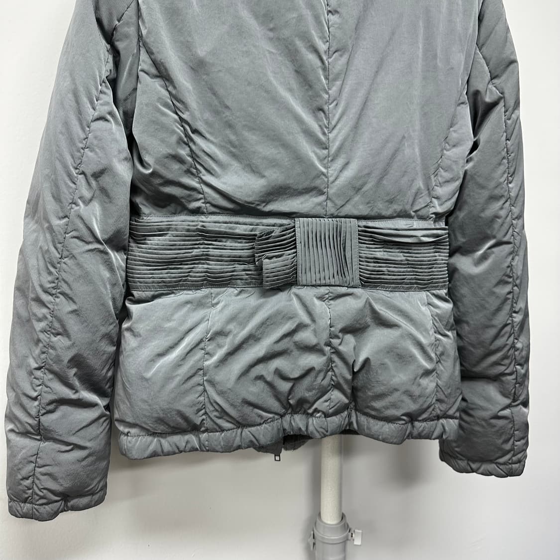 엠포리오 아르마니 플리츠 디자인 다운 패딩 자켓 상품이미지8