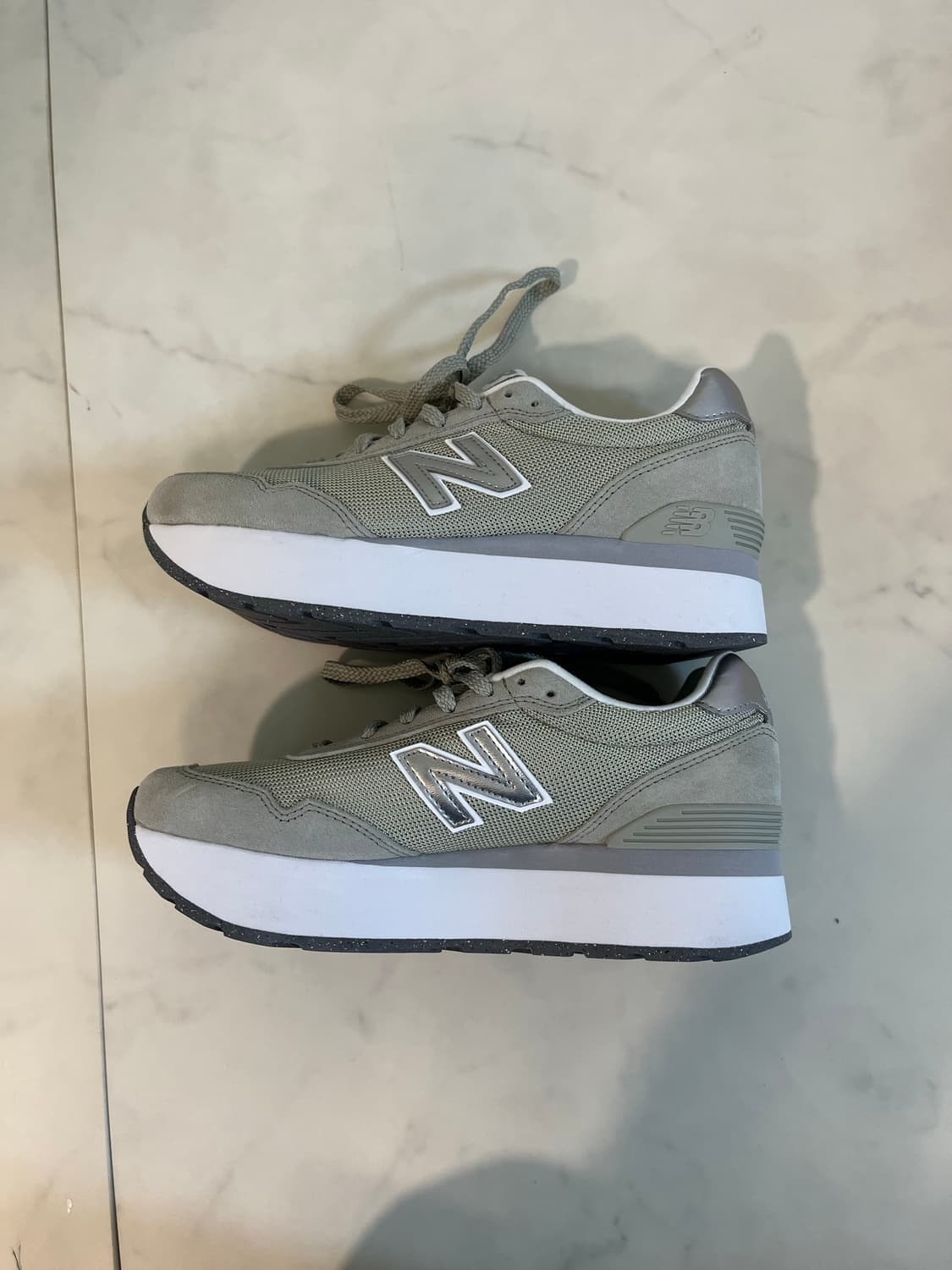 새제품 뉴발란스 여성 신발 (카키 그린 / 255mm) 상품이미지7